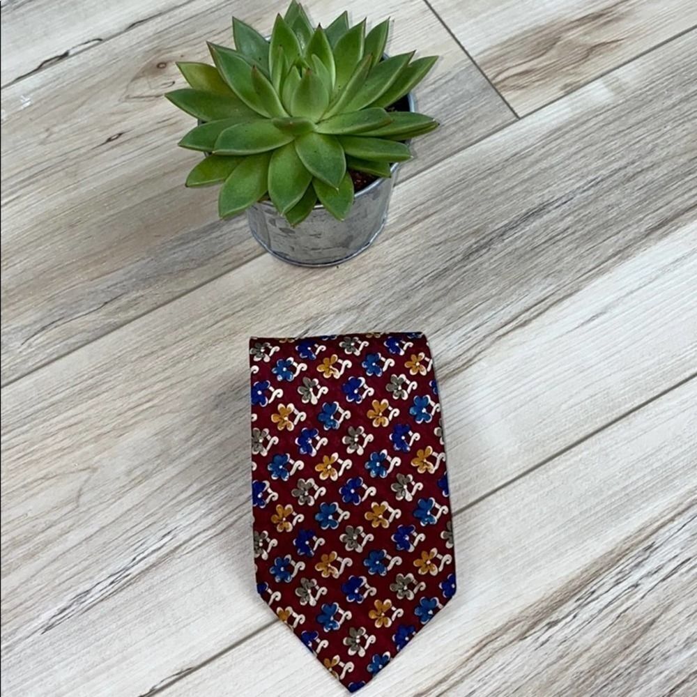 Ungaro Paris 100% Silk Floral Tie